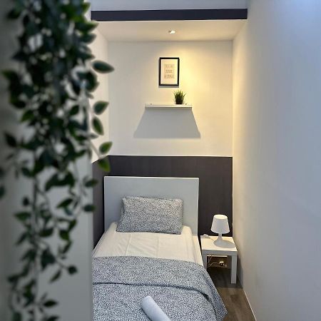 Traveller Partition Room In Al Barsha 1 Near Metro Дубай Екстериор снимка